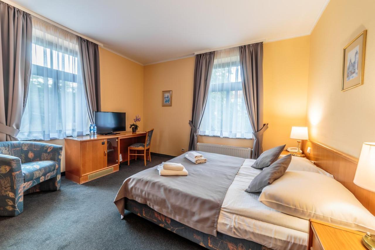 Hotel Fenix Jelenia Gora Exterior photo
